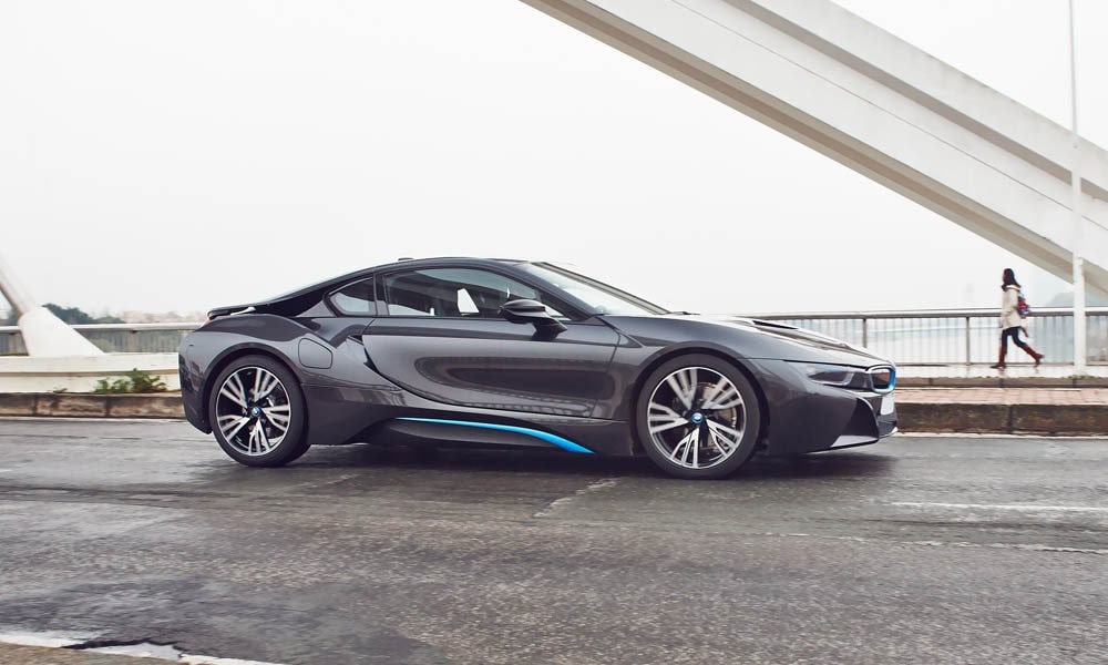 Как заряжать bmw i8